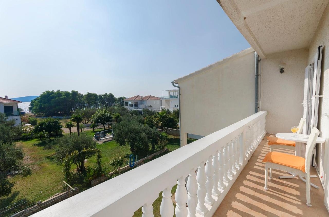 Apartments And Rooms On The Beach Водице Экстерьер фото