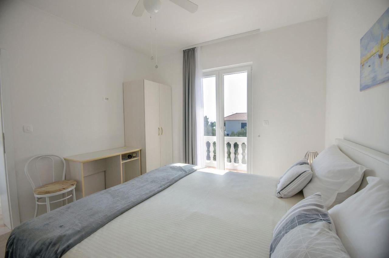 Apartments And Rooms On The Beach Водице Экстерьер фото